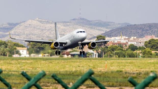 El alcalde de Alicante pide explicaciones al Gobierno por enviar inmigrantes y causar «alarma» social