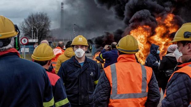El comité de Alcoa recuerda a Maroto que el estatuto no vale si ya no quedan industrias
