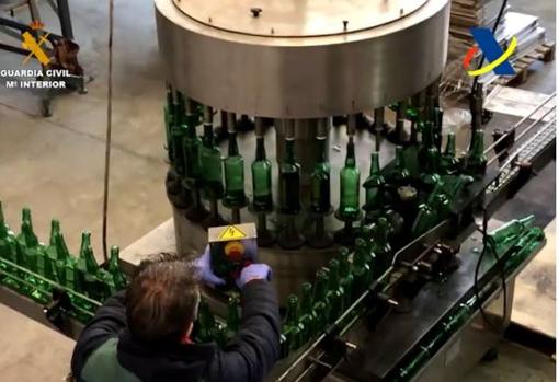 Cae una de las mayores redes de destilería ilegal de whisky en España