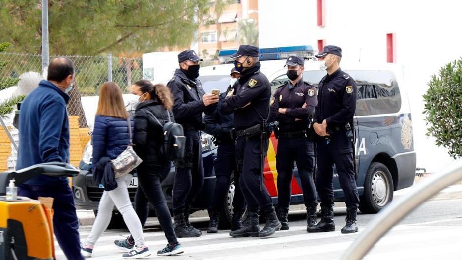 Hospital de campaña de Alicante: de lugar para hacerse la PCR a albergue para los inmigrantes irregulares