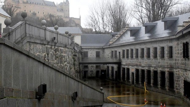 El río Eresma se desborda en Segovia y se cuela en la Real Casa de la Moneda