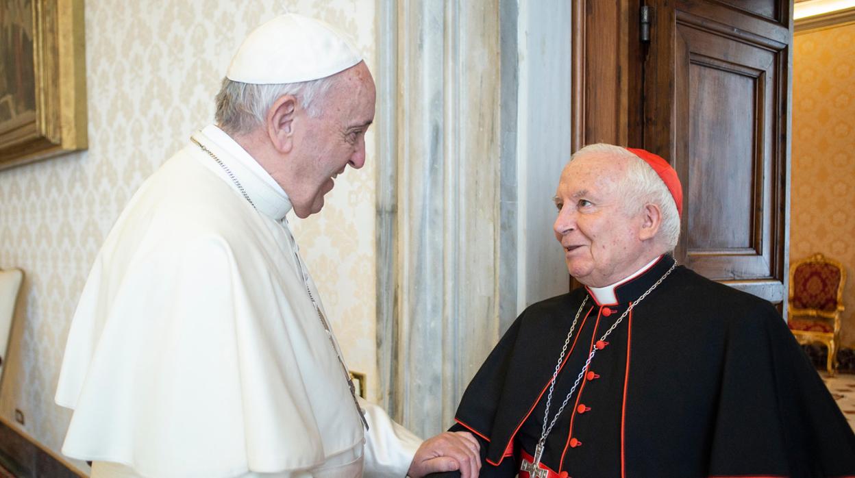 Imagen de archivo del Papa Francisco junto al cardenal Antonio Cañizares