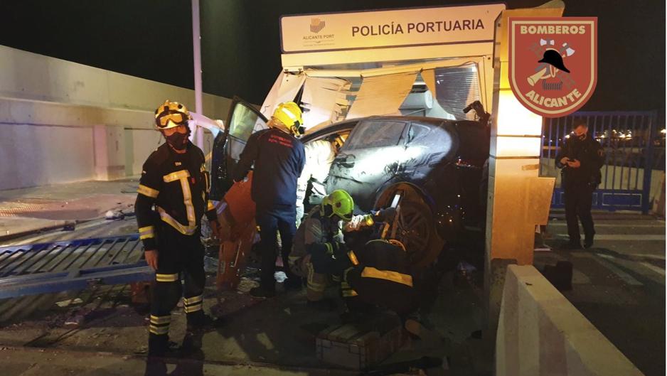 El vídeo del brutal accidente de un joven herido grave por huir de la Policía en el toque de queda en Alicante