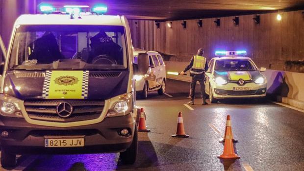 Medidas Navidad en Alicante: los Bomberos evacuan a una mujer con obesidad mórbida en el toque de queda