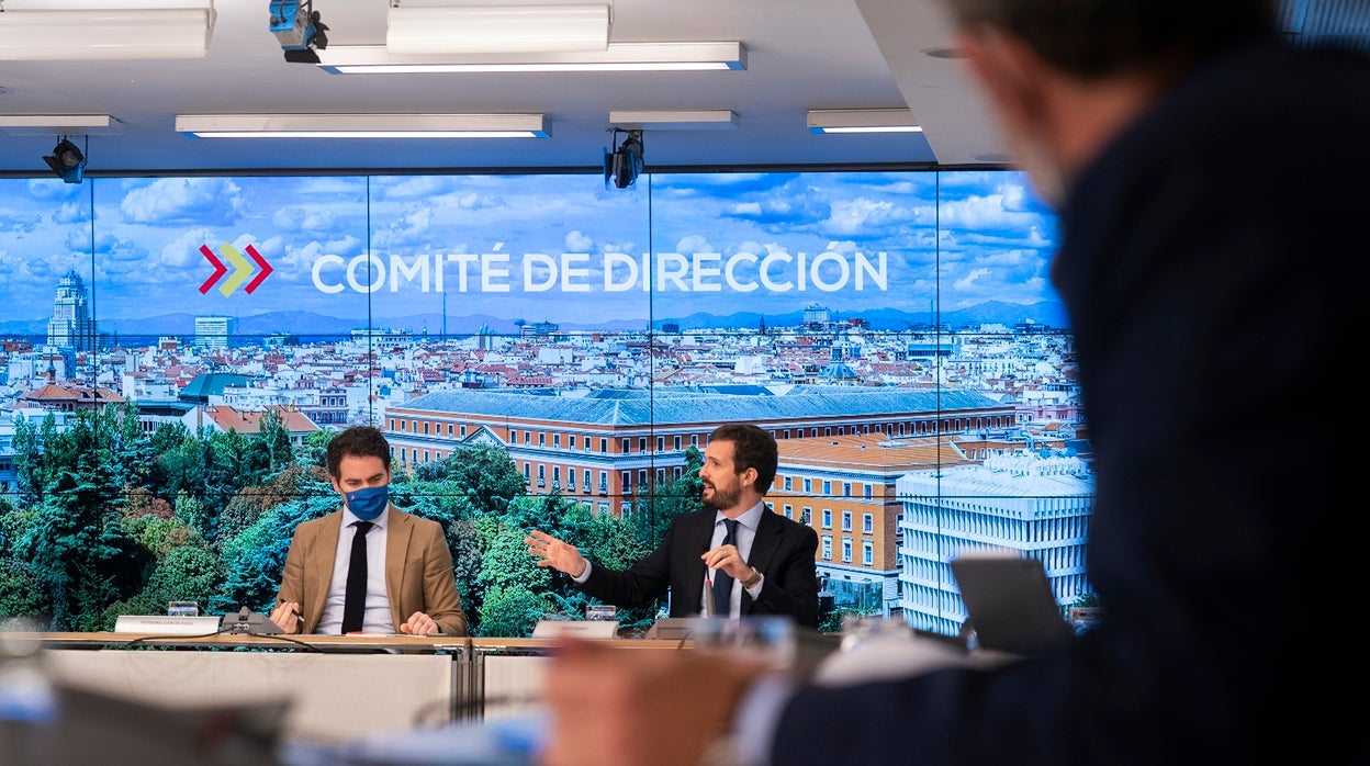 Teodoro García Egea y Pablo Casado, en el Comité de Dirección del PP