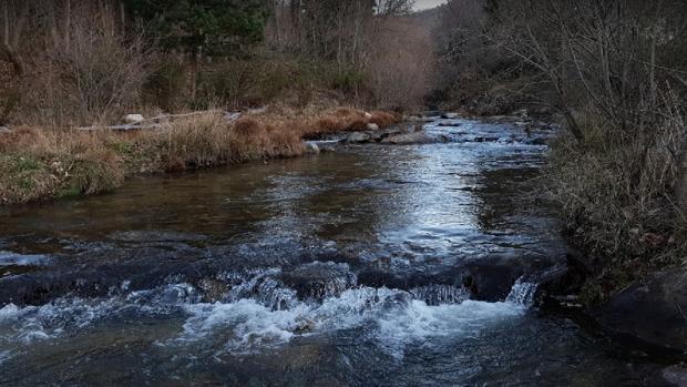 Aparece el cuerpo sin vida de una persona en el río Corneja