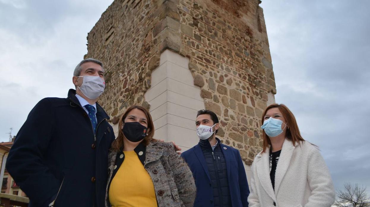 Álvaro Gutiérrez y Tita García en el yacimiento Entretorres