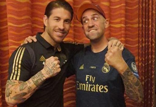 Santiago Sánchez (derecha), junto a Sergio Ramos, en Yeda (Arabia Saudí)