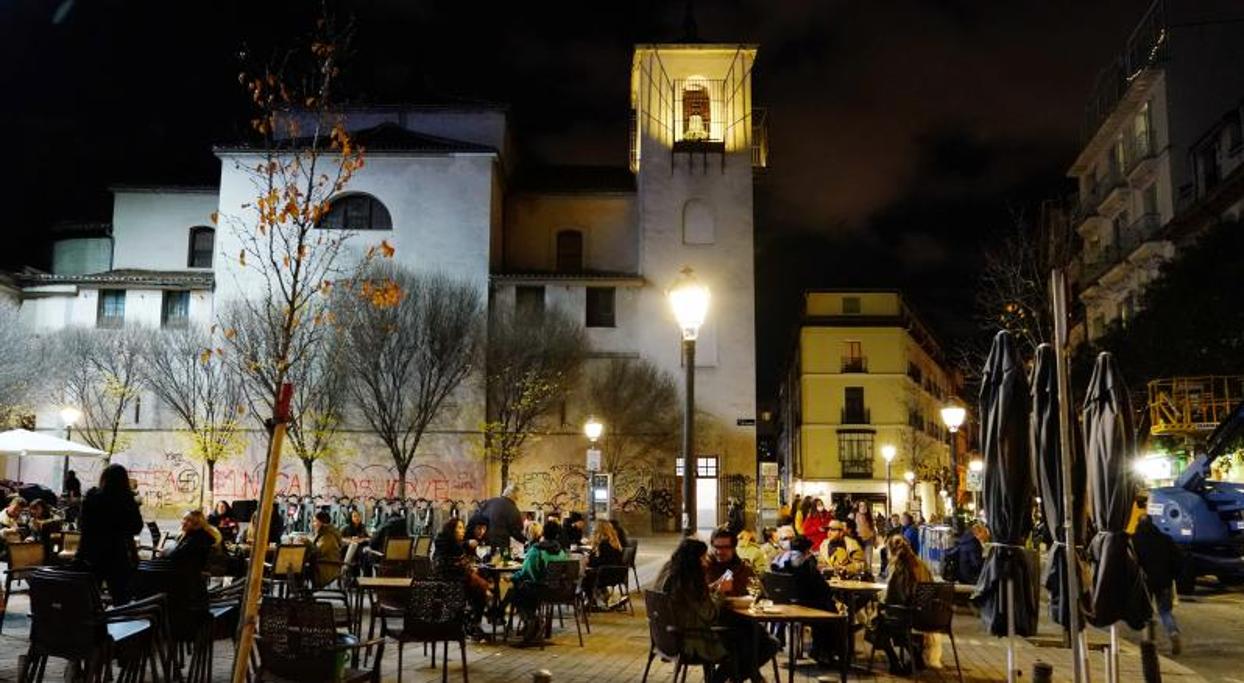 Clientes en una terraza del centro de Madrid