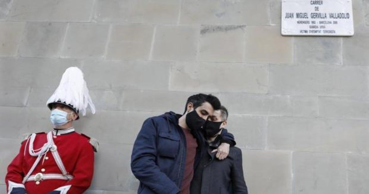 Los hijos de Gervilla, esta mañana durante el homenaje