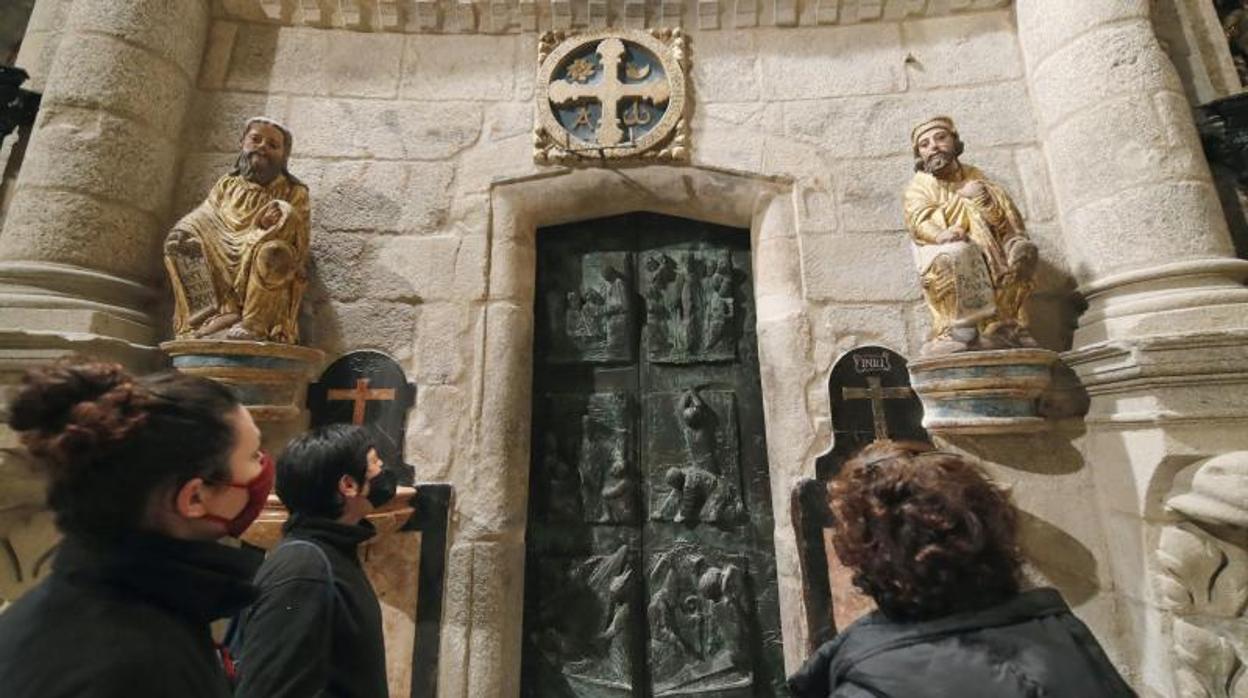 La Puerta Santa en la presentación del fin de las obras de la Catedral de Santiago