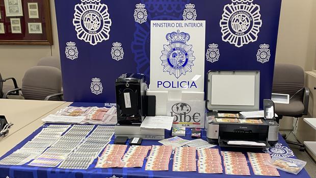 Detenido un menor en Barcelona por fabricar billetes falsos y venderlos por Internet