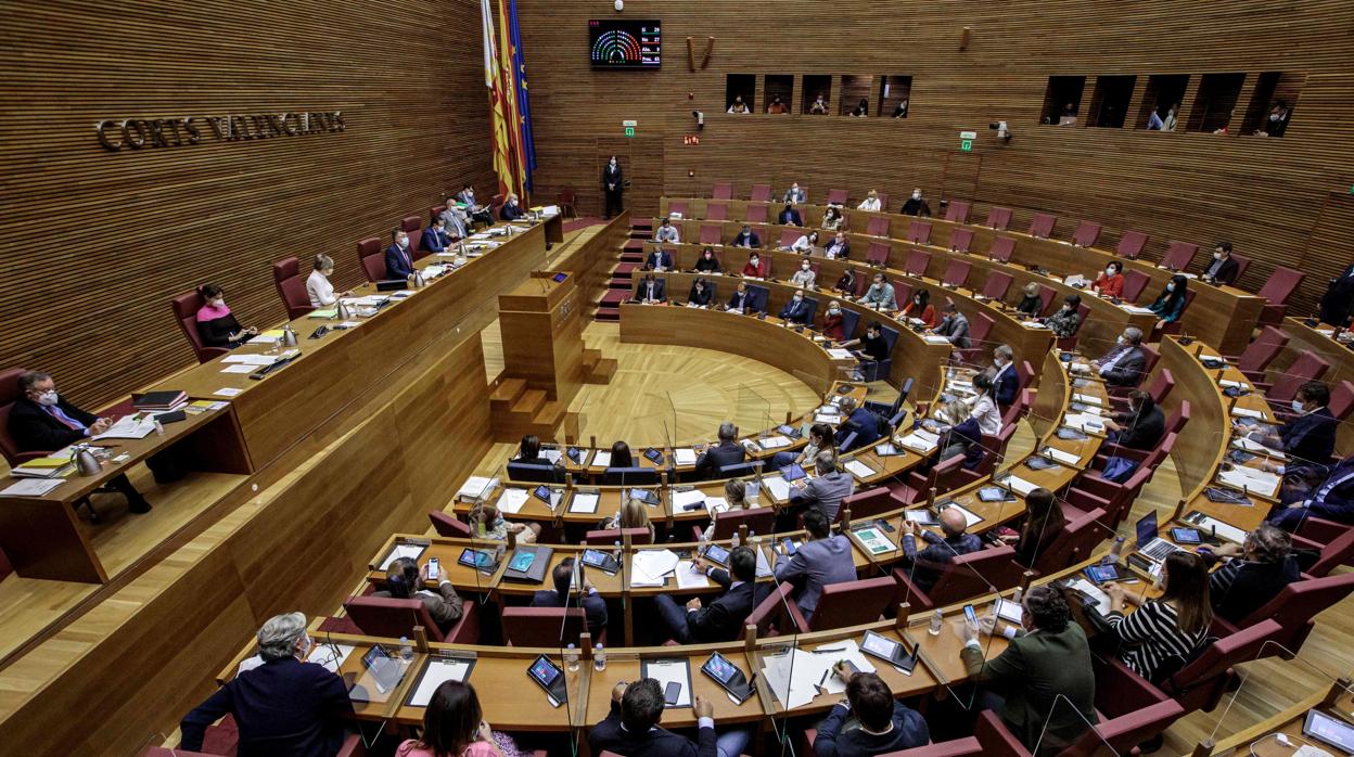 Imagen del hemiciclo durante el pleno de las Cortes valencianas sobre los presupuestos de 2021