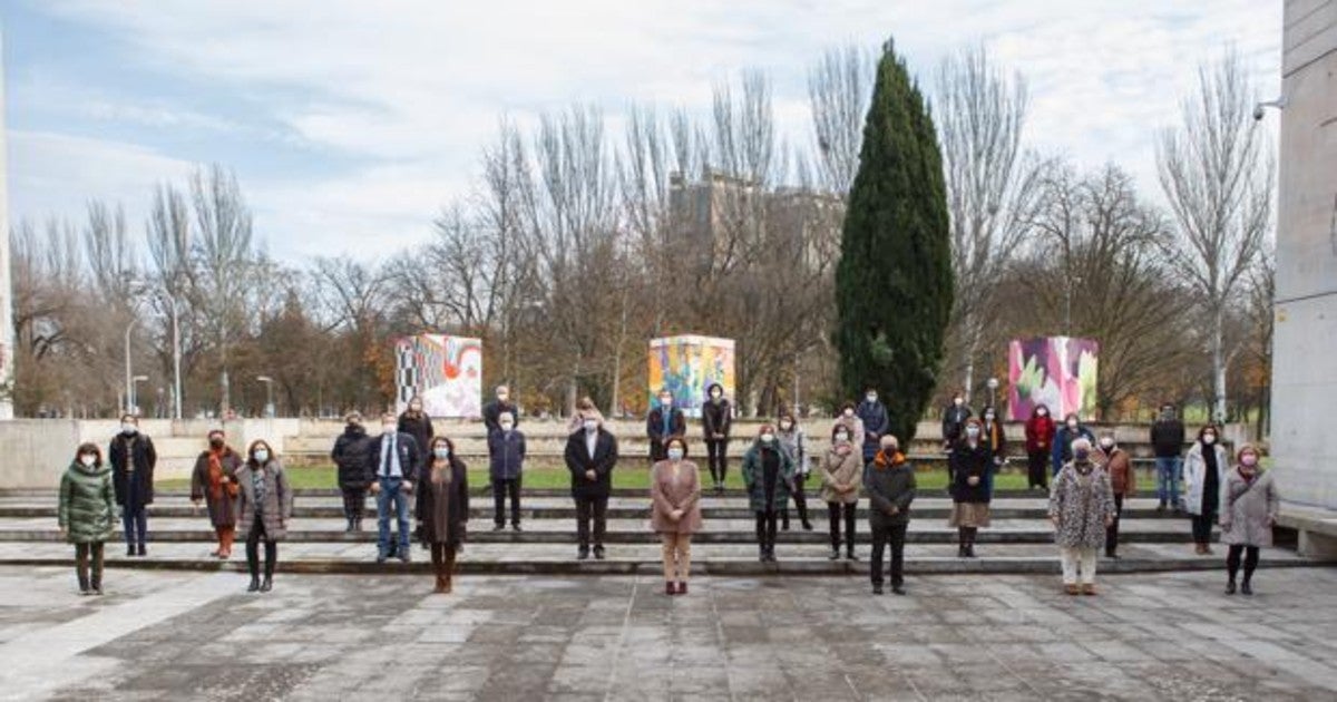 Los representantes del personal sociosanitario recibio la Medalla de Oro del Gobierno de Navarra