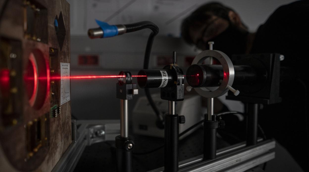 Un investigador, en el Instituto IMDEA Nanociencia, en Cantoblanco