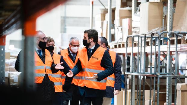 Pablo Casado pide a Sánchez que no mezcle la vacuna con la «propaganda» del Gobierno