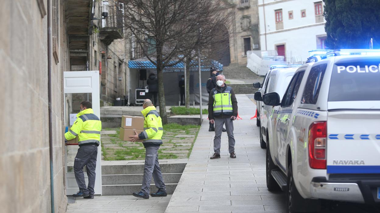 Llegada de las primeras vacunas contra el Covid, este domingo, en Santiago