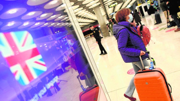 La Comunidad de Madrid registra por ahora seis casos confirmados de la cepa británica y estudia 13 más