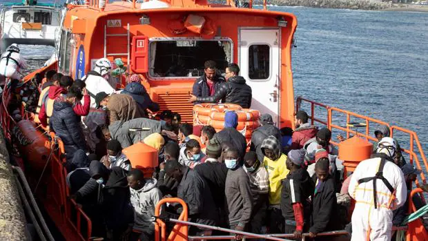 Salvamento Marítimo rescata a 247 inmigrantes en aguas canarias