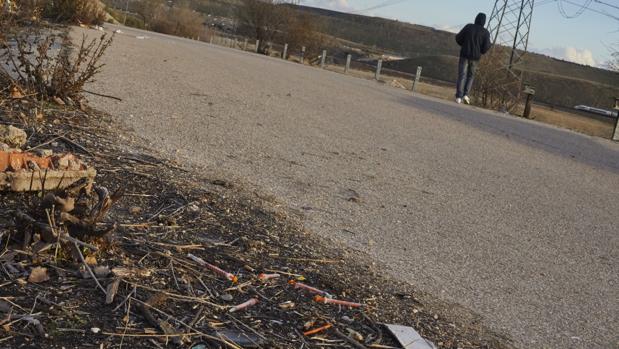 Alerta vecinal por una plaga de jeringuillas en el Ensanche de Vallecas