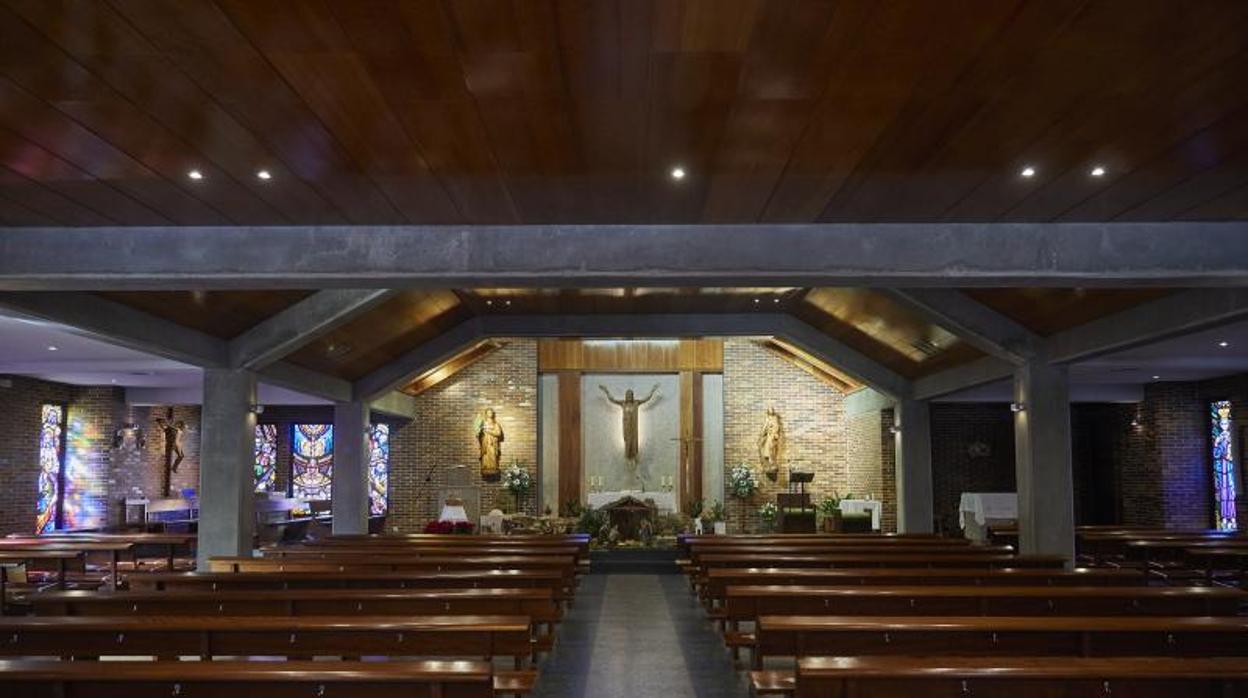 Interior del templo, una parroquia con una impronta joven