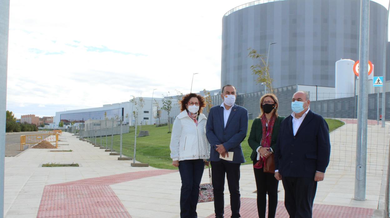 Riolobos, Gregorio, Alía y Tirado ante el nuevo hospital de Toledo