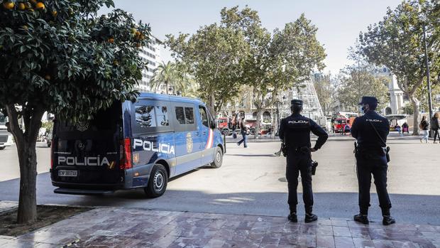 Caen tres bandas de mujeres que robaban a ancianos al salir del banco en Valencia