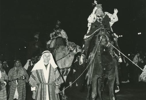 Los camellos donados por el director de «Lawrence de Arabia» solo duraron tres ediciones. Ni los Reyes Magos pudieron domarlos