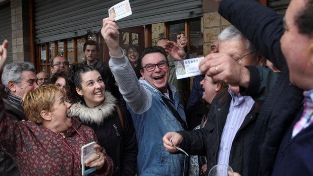 El 05587, tercer premio de la Lotería del Niño cae en Madrid capital, Alcalá de Henares y Villaviciosa