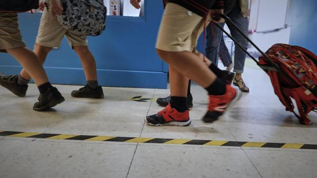 Pediatras catalanes piden que se mantenga el curso escolar de forma presencial