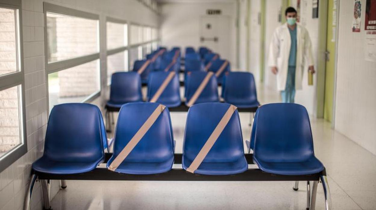 Sala de espera vacía en un hospital valenciano, durante la pandemia