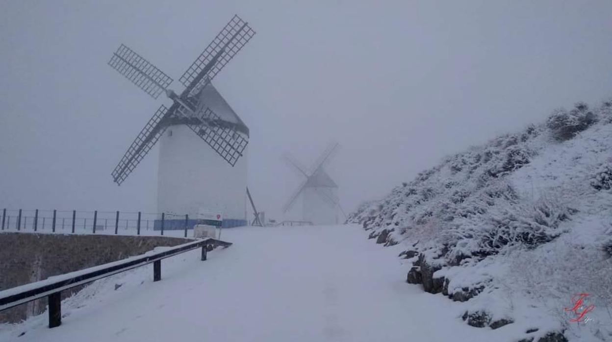 Piden no salir de casa en Castilla-La Mancha ante una nevada sin precedentes desde 1904