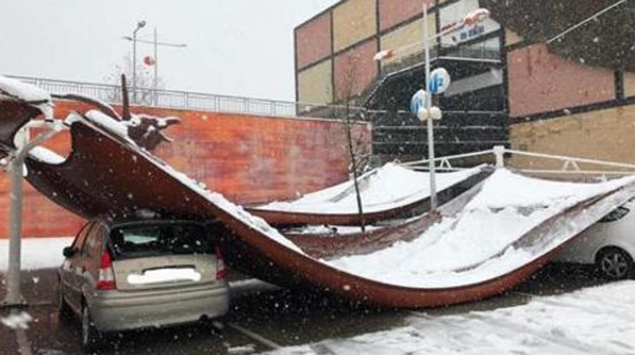 Más de 150 incidentes durante la madrugada por la nieve y 27.000 abonados sin luz