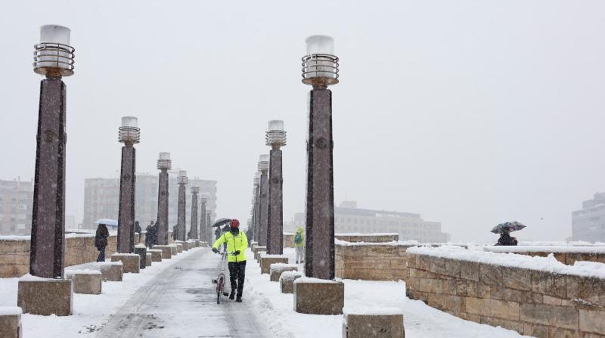 Gélido aspecto que presentó Zaragoza durante el pasado fin de semana. Sin embargo, el próximo domingo se prevé que llegue a los 15ºC de máxima, una temperatura más propia de primavera que de invierno