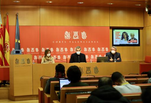 Ciudadanos «envejece» a Toni Cantó y Mónica Oltra para exigir una mejor atención para los mayores