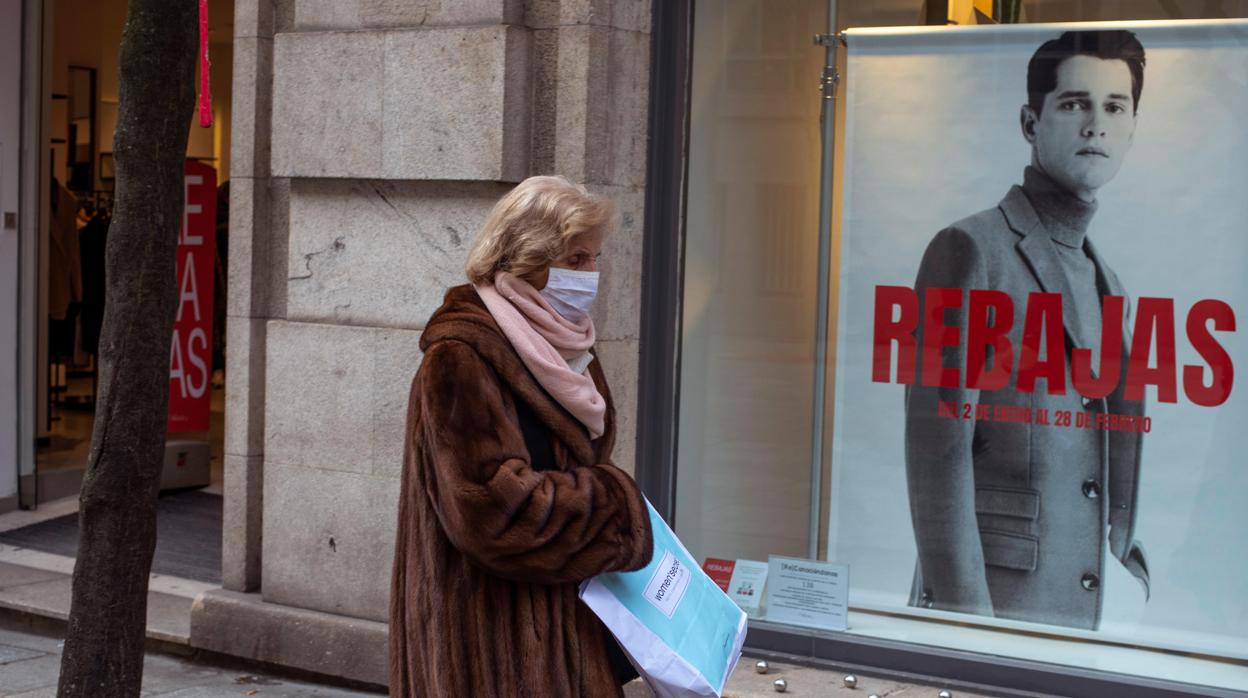 Primeros días de rebajas en las calles de Orense