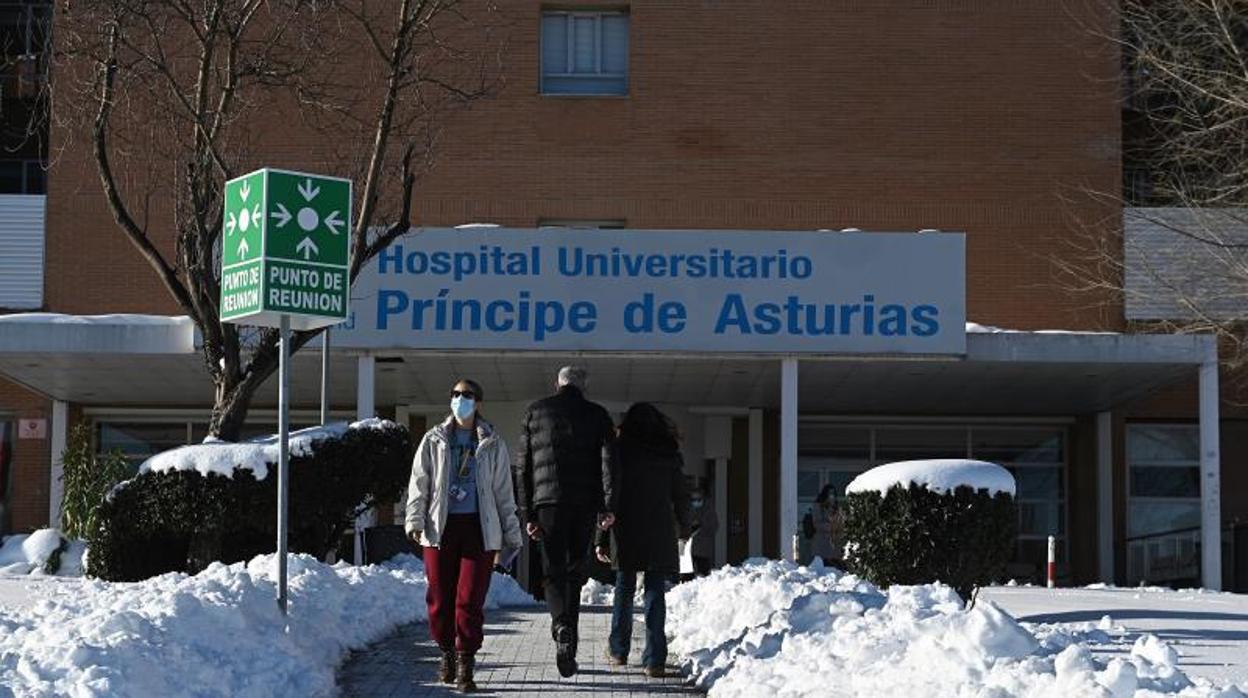 Accesos al Hospital Príncipe de Asturias, en Alcalá de Henares, en perfecto estado