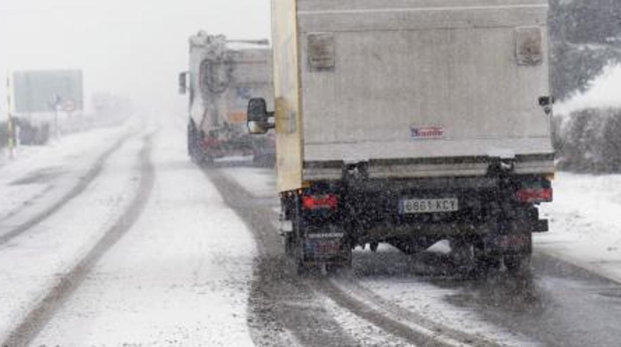 La gran nevada del temporal «Filomena» dio paso a peligrosas placas de hielo que persisten en algunas carreteras secundarias de la región