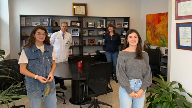 Dos alumnas de Bachillerato lideran un proyecto de fomento de la lectura y sostenibilidad medioambiental para la Región de Murcia