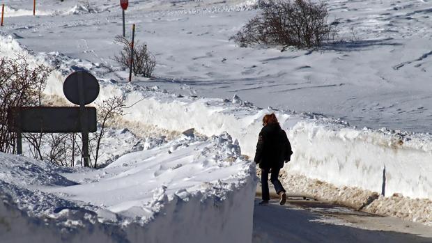 Por estos 20 tramos de carreteras de Castilla y León no podrás circular hoy por acumulación de nieve y hielo