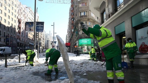 Estaciones de esquí abiertas y el 92% de carreteras operativas en Madrid tras el paso de Filomena