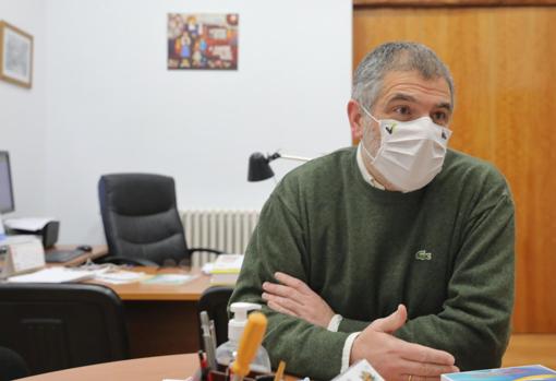 El director del colegio Jesús y María, Domingo Cano