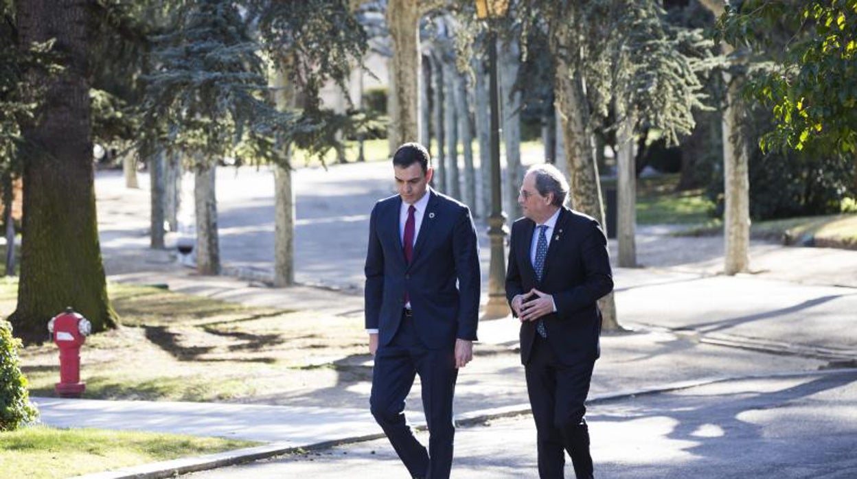 Pedro Sánchez y Quim Torra, antes de la reunión que el Gobierno y la Generalitat mantuvieron en febrero de 2020