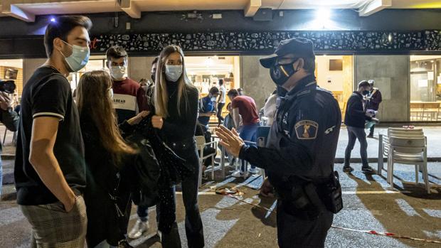 Las fiestas ilegales continúan en auge con un coronavirus descontrolado en la Comunidad Valenciana