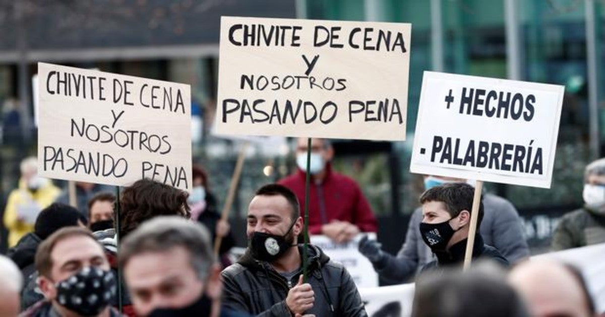 Imagen de algunas de las protestas del sector hostelero en Navarra por las restricciones.