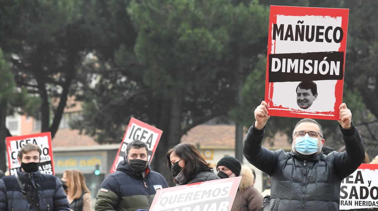 Concentración del sector de la hostelería en Burgos para exigir las ayudas de la Junta