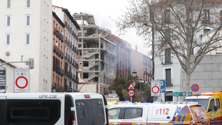 Una potente explosión derrumba un edificio en el centro de Madrid