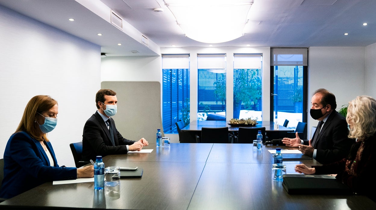 Pablo Casado se ha reunido hoy con Sergio Rodríguez, director general de Pfizar España