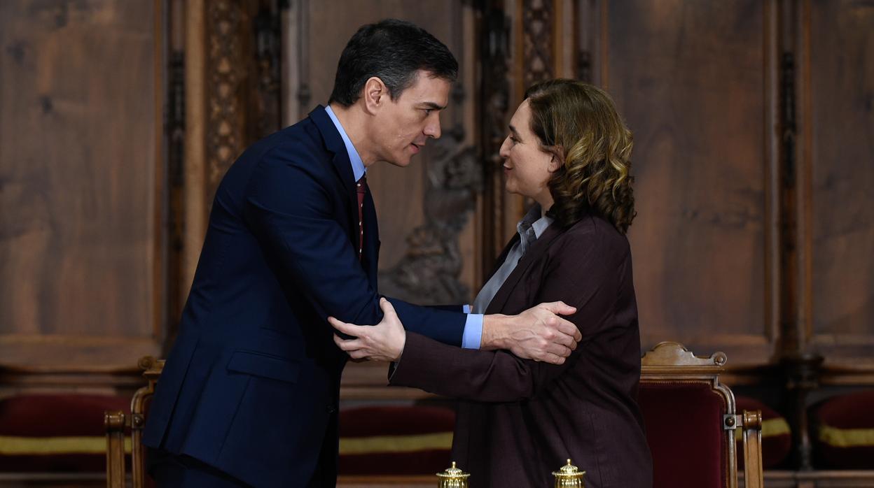 Pedro Sánchez y Ada Colau