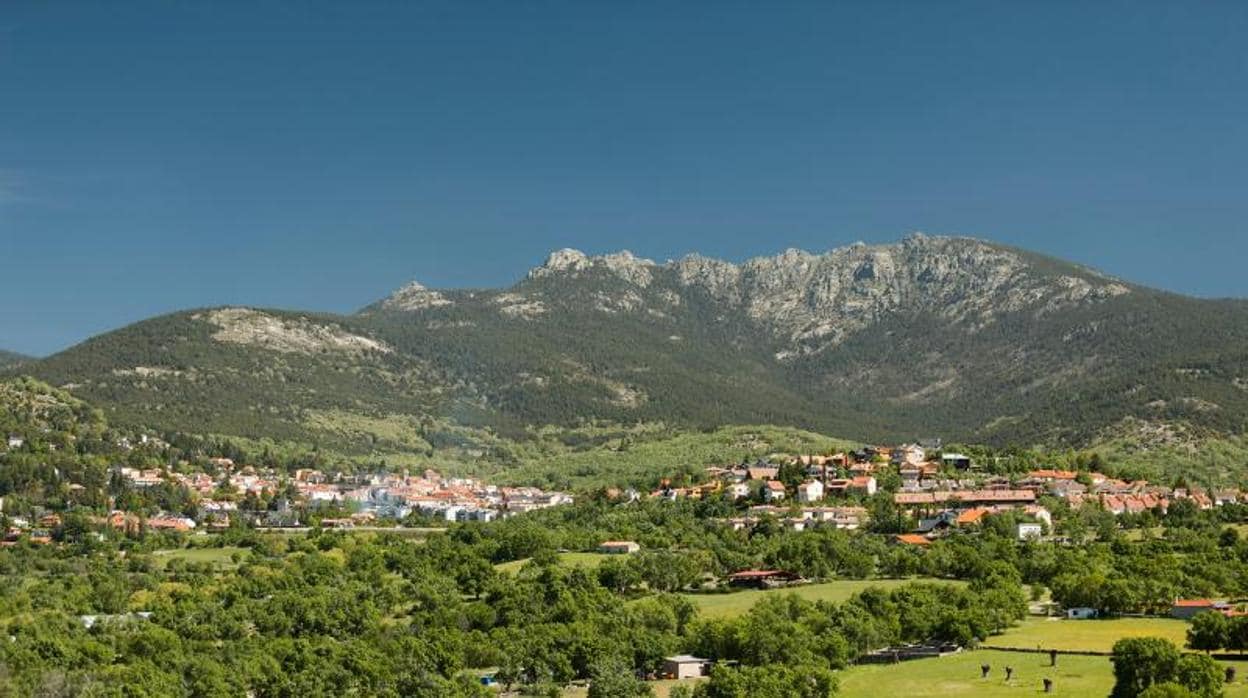 Vista panorámica de Cercedilla, a los pies de la Sierra de Guadarrama